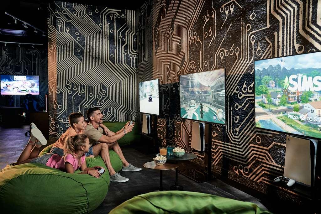 Falkensteiner Family Hotel Diadora Petrčane Konforlar fotoğraf The gaming room