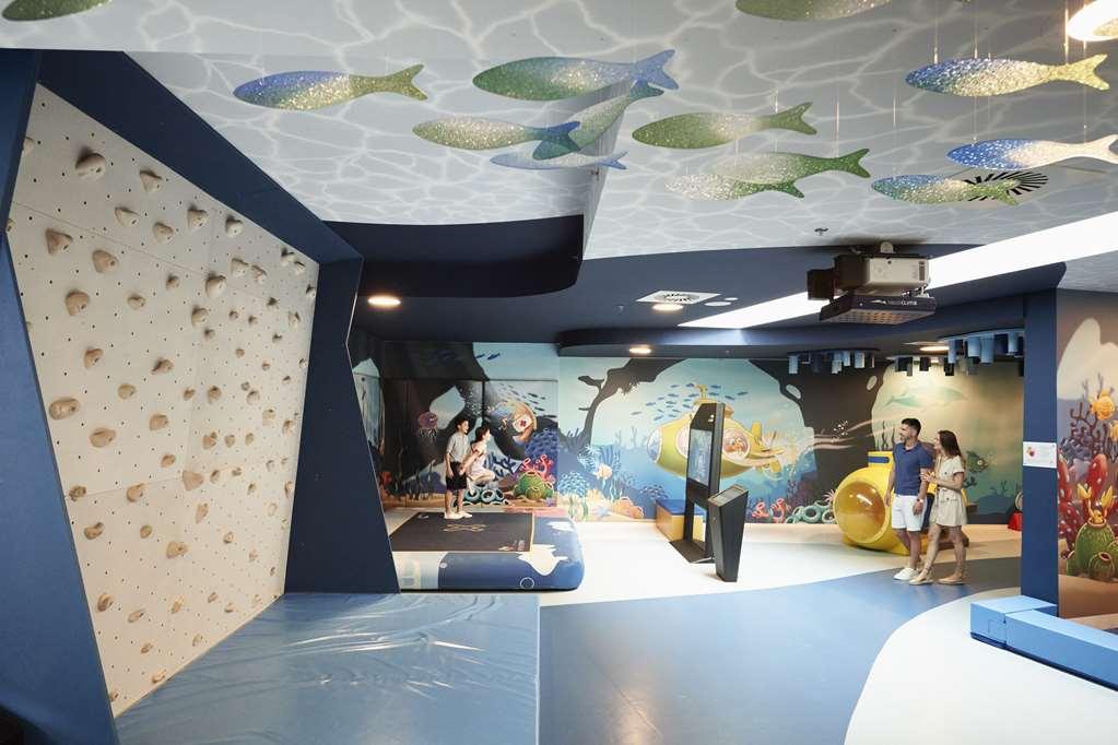Falkensteiner Family Hotel Diadora Petrčane Konforlar fotoğraf The Children's Museum of Oakville